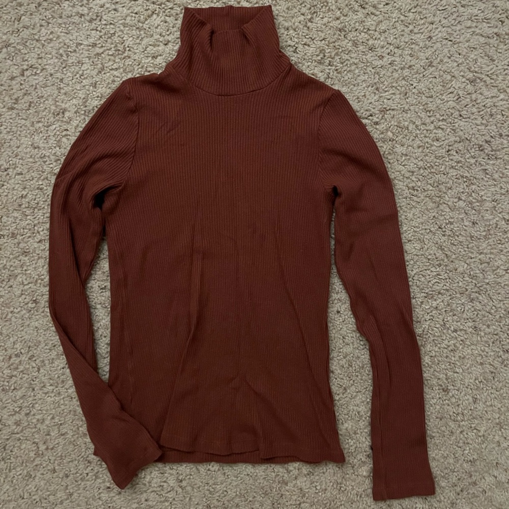 LACAUSA micromodal ribbed turtleneck in Sienna
